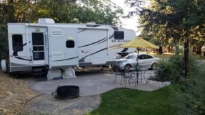 Fifthwheel camped in luxury ensuite RV campsite in KOA Petaluma near San Francisco